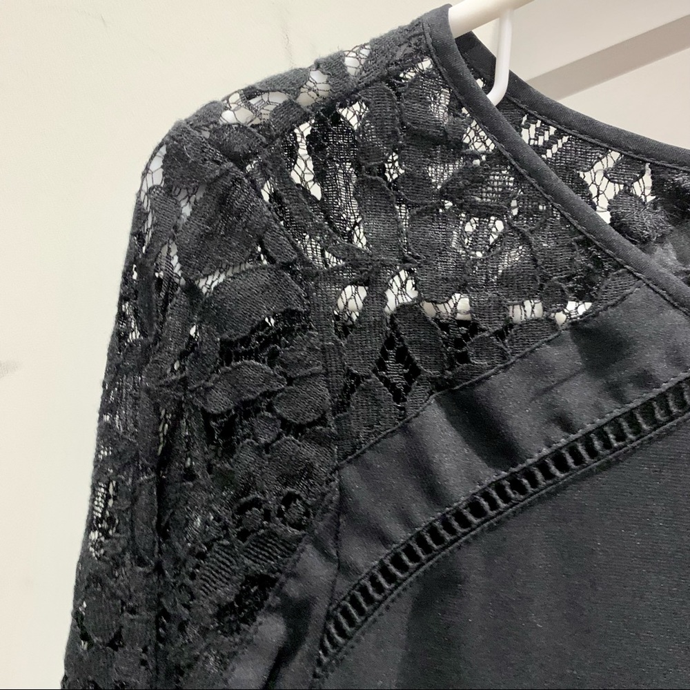 Express Black Lace Blouse - Picture 3 of 4